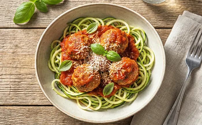 Putenfleischbällchen und Zoodles